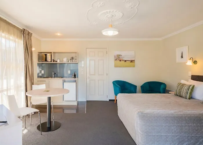 Silver Fern & Motel 5*