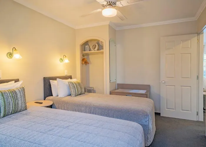 Motel Silver Fern & 5*