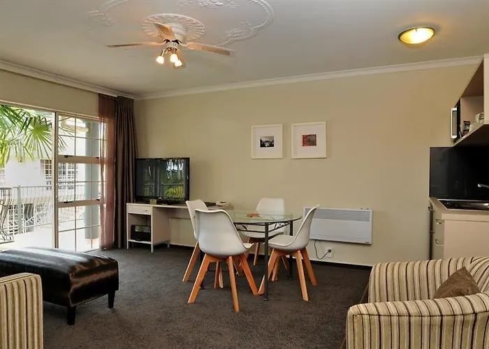 Motel Silver Fern & 5*
